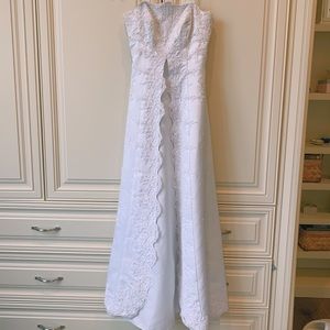 Strapless wedding dress